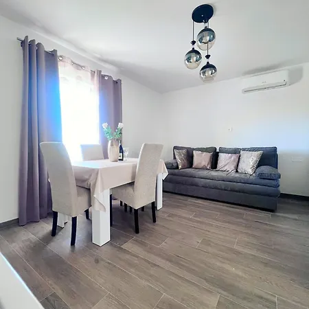 Lile Apartment